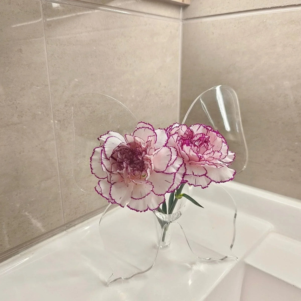 Papillon Cristal – Vase Acrylique Moderne