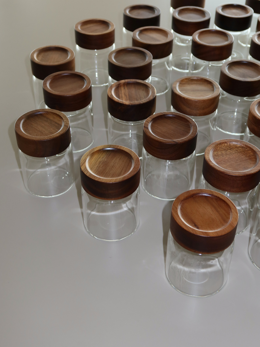 Set de 16 Pots à Épices avec Étagères en Bambou + Étiquettes